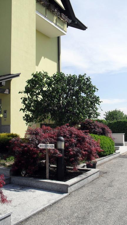 Albergo Residence Isotta Veruno Dış mekan fotoğraf
